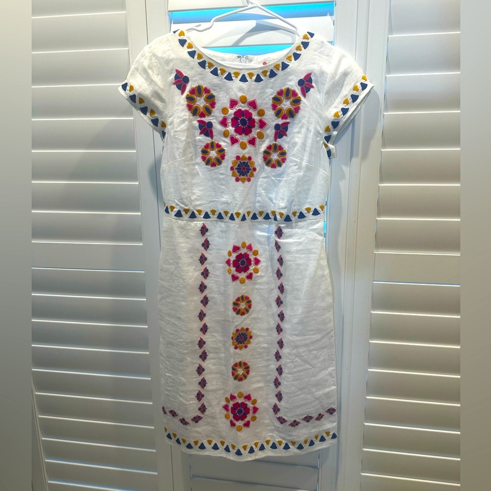 White embroidered linen Boden dress size 6L. NWT